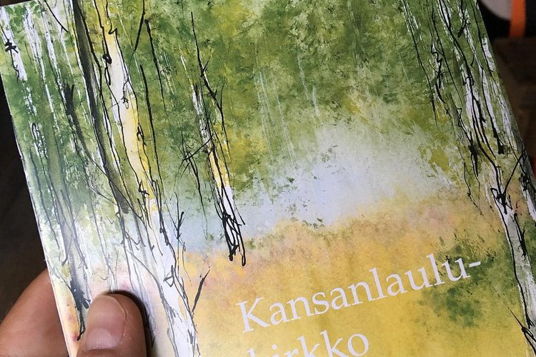 Kansanlaulukirkko ja vaalipaneeli Kansanlaulukirkko ja vaalipaneeli